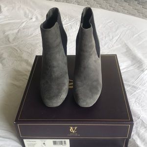 Vince Camuto Gray suede ankle booties size 7.5